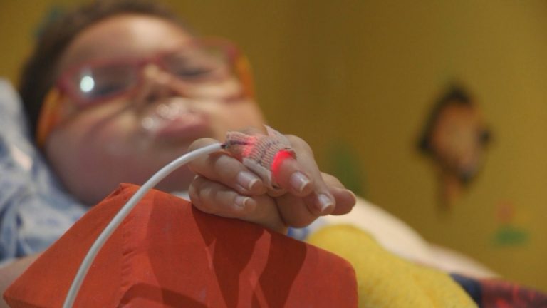 Contra el Estado y la enfermedad: La lucha de los niños con Atrofia Muscular Espinal