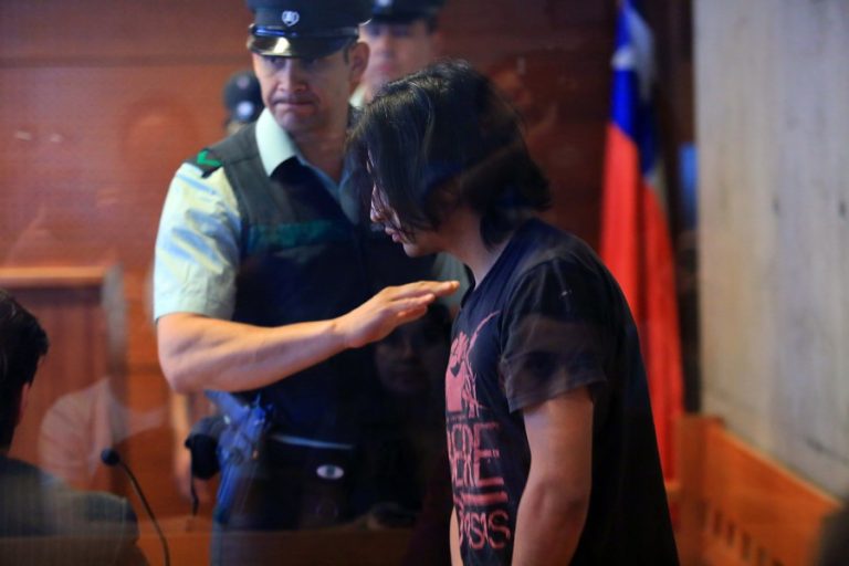 Tomarán muestras de ADN a imputado por incendio en iglesia de Carabineros