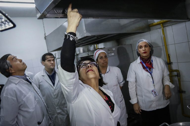 98 restaurantes fueron clausurados el año pasado en Santiago