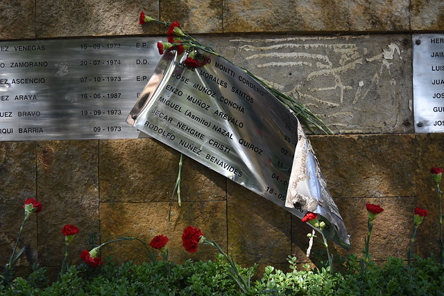 Memorial de Detenidos Desaparecidos en Temuco aparece rayado y con destrozos