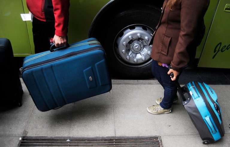 Buscan a pasajeros de bus que venía desde Mendoza a Viña: Turista murió por meningococcemia fulminante
