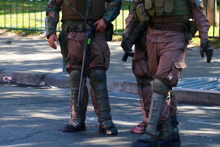 Más de 100 hijos de Carabineros habrían denunciado hostigamiento o amenazas