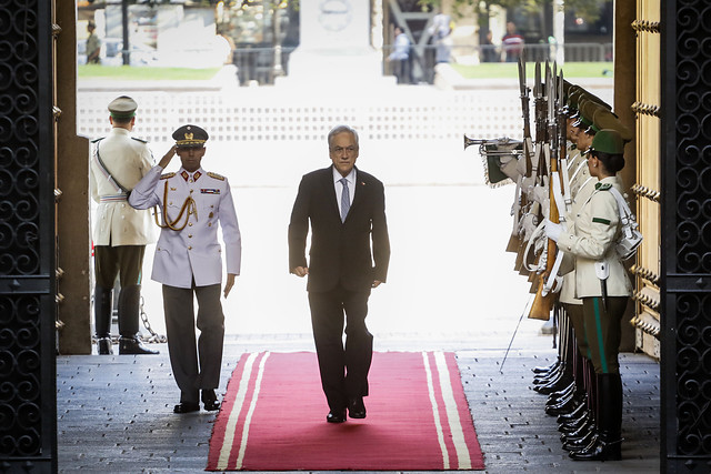 Piñera regresa de sus vacaciones este lunes y encabeza consejo de gabinete con todos los ministros