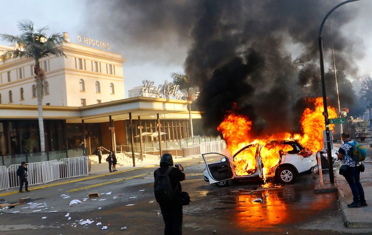 Aumentarán dotación de Carabineros en Viña e iniciarán acciones legales contra detenidos por incidentes