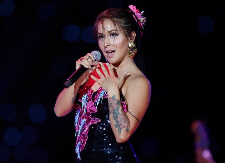 Denise Rosenthal homenajeó a la defensora de la Niñez con comentado look en Viña 2020