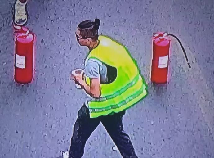 Detienen a sujeto que cobraba “peaje” a los automovilistas para pasar por Plaza Italia