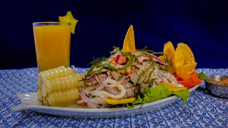 Embajada de Perú se pronunció sobre artículo británico que destacaba el ceviche y pisco sour chilenos