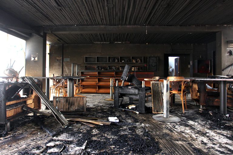 Cámaras captaron rostros de sospechosos del incendio del Café Literario de Providencia
