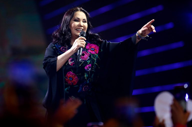 Ana Gabriel no quiso leer una pancarta en la Quinta por pensar que era un mensaje político: Esto decía realmente