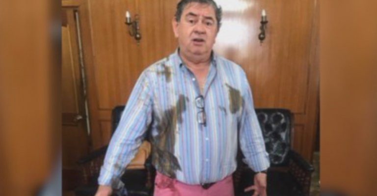 Trabajadora municipal lanzó excremento humano a concejal de Talca