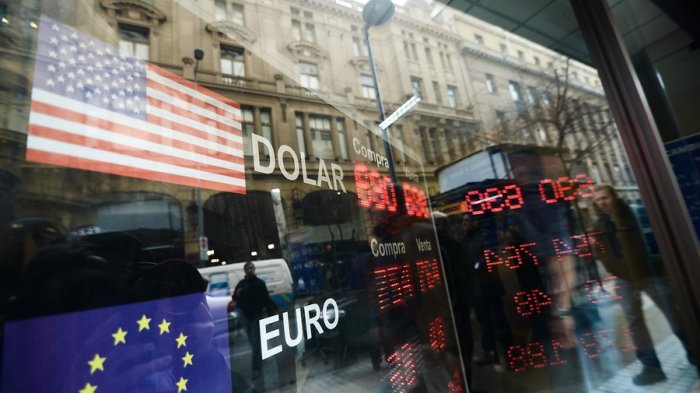 Estafadores atacan casas de cambio en el centro de Santiago