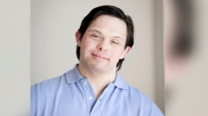 Familia denuncia discriminación: Acusan a empresa de buses por no llevar a joven con síndrome de down