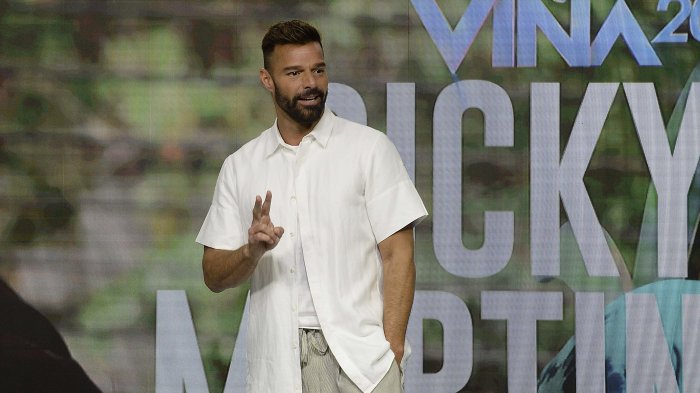 “Brillan más que mi futuro”: Pantalones de Ricky Martin causaron furor en redes sociales