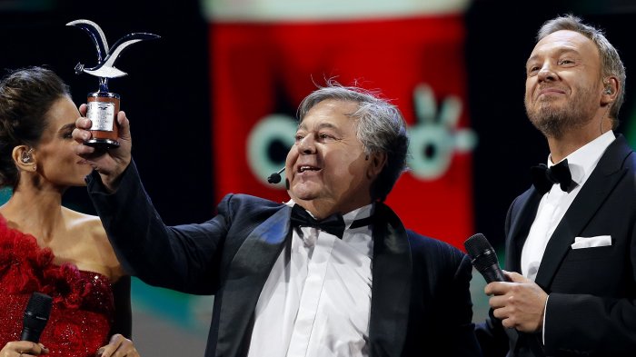 “Celebrando con austeridad”: Ernesto Belloni compartió foto tras su show en Viña 2020