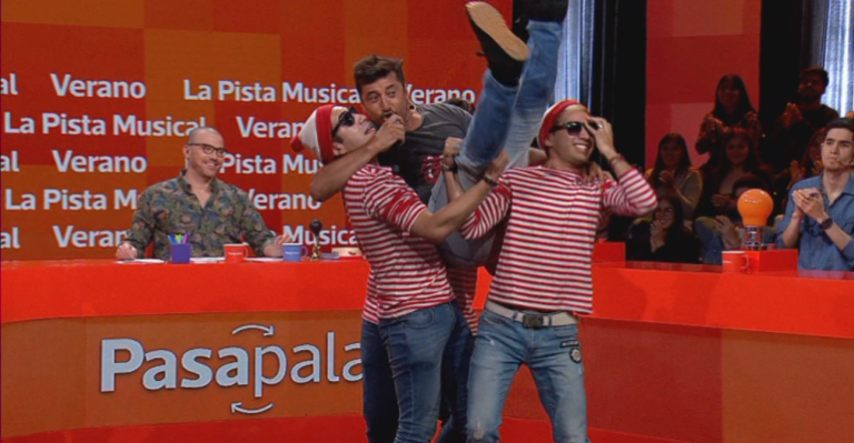 Nicolás Peric se lució en extraño baile con Los Wallys