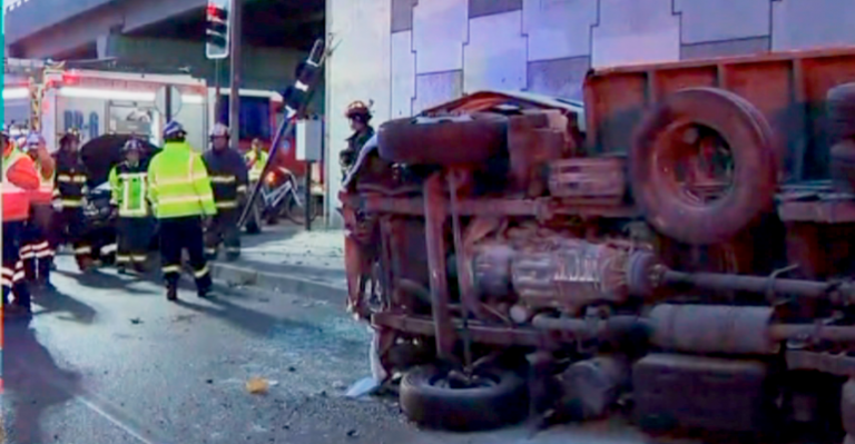 Choque entre taxi y camión causó gran congestión en Carlos Valdovinos