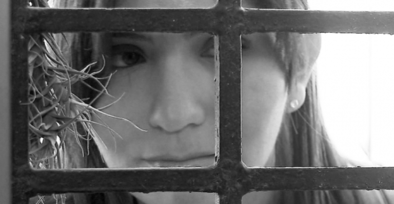 “¿De quién me enamoré?”: Carlos Pinto presentó una impactante historia de amor, muerte y misterio