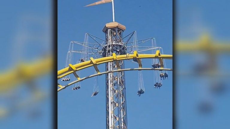 Suspenden juego de Fantasilandia tras corte de energía que mantuvo a personas a más de 50 metros de altura