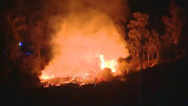 Controlan incendio que afectó a una de las laderas del cerro San Cristóbal