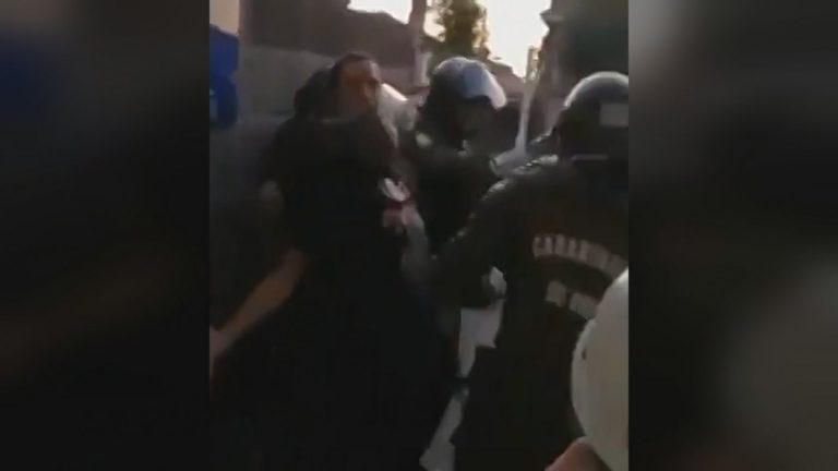 Denuncian que dos jóvenes fueron detenidos ilegalmente al interior de un consultorio en Puente Alto