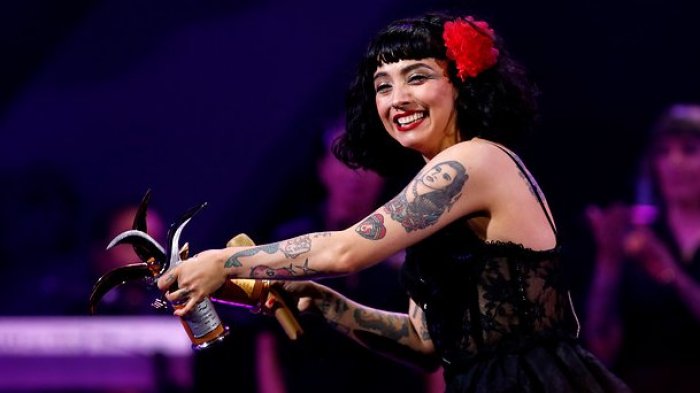 Mon Laferte en Viña 2020: Recordó su pasado, habló de estallido social, encantó con su show y decidió donar sus gaviotas
