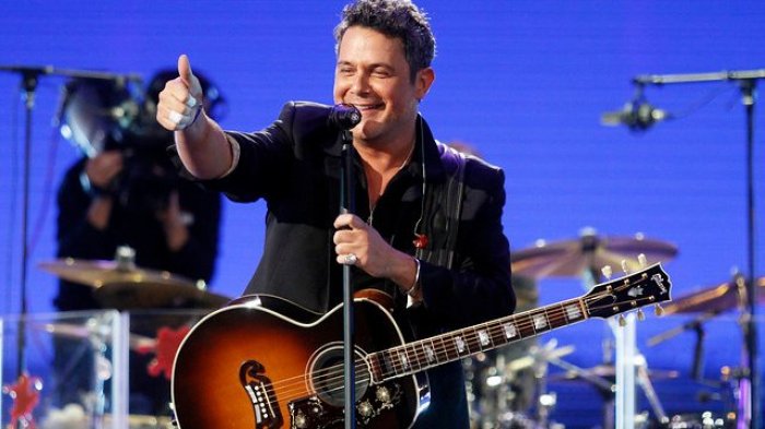 Alejandro Sanz envió mensaje a Mon Laferte y Javiera Contador tras sus shows en Viña