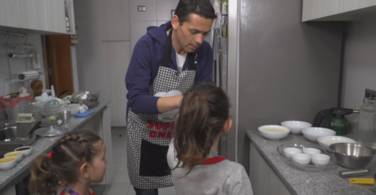 Las mejores ayudantes: Gustavo Huerta presentó y cocinó con sus hijas