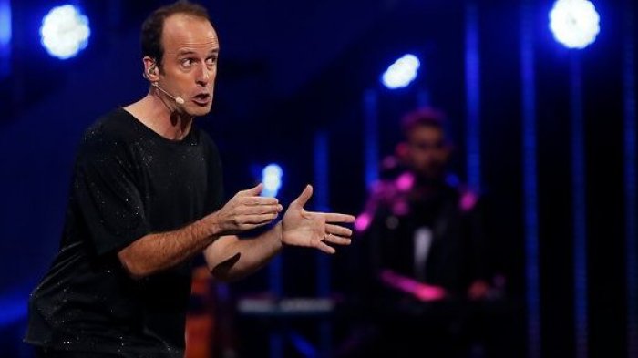 ¿Por qué Kramer debió pintar escudos previo a su show en la Quinta Vergara?