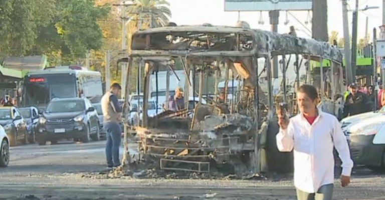 Tres buses del Transantiago fueron quemados tras manifestaciones