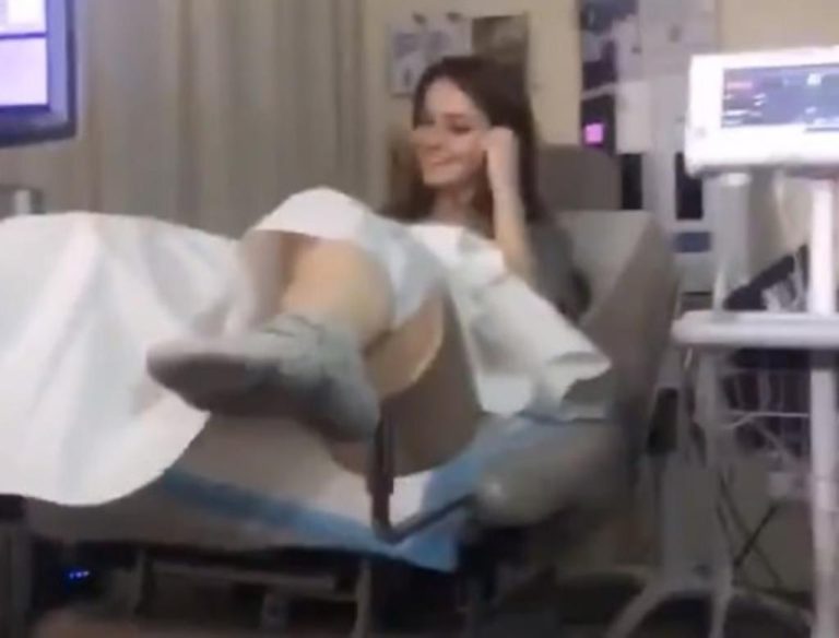 Video de joven celebrando que se iba a realizar un aborto se viraliza en TikTok y genera polémica en el mundo