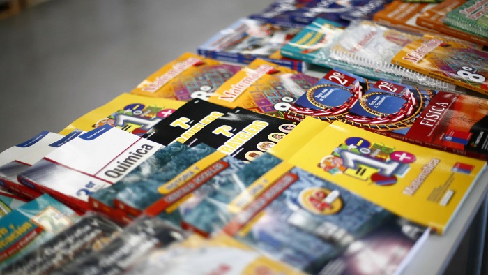 Librería Popular de Recoleta anuncia venta de textos escolares a bajo precio