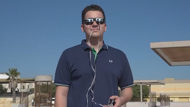 Tecnología para no videntes: Unos anteojos que permiten reconocer el entorno