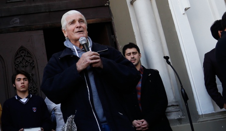 “Está delicado, pero no ha fallecido”: Desmienten muerte del sacerdote Mariano Puga