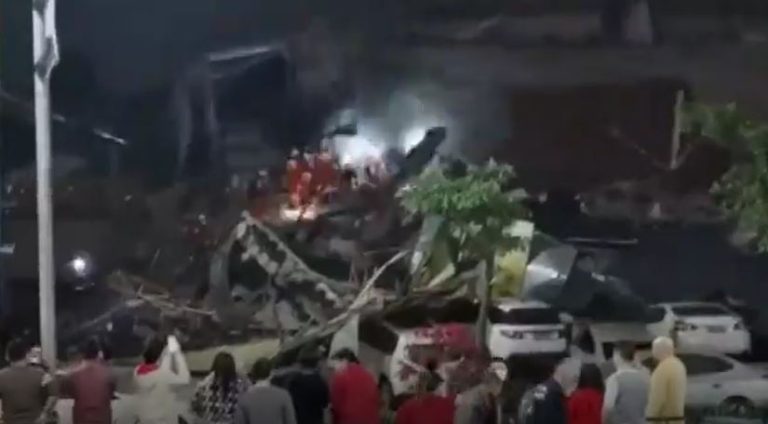 Medios chinos reportan derrumbe de hotel usado para cuarentena por coronavirus: Al menos 70 personas atrapadas