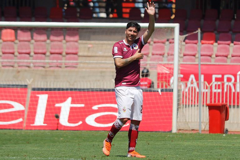 Jaime Valdés se emocionó tras cánticos de hinchas de Colo Colo