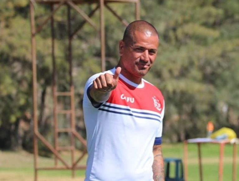 El DT Kike Acuña se pone firme con sus dirigidos: “El que se porte mal conmigo no jugará”