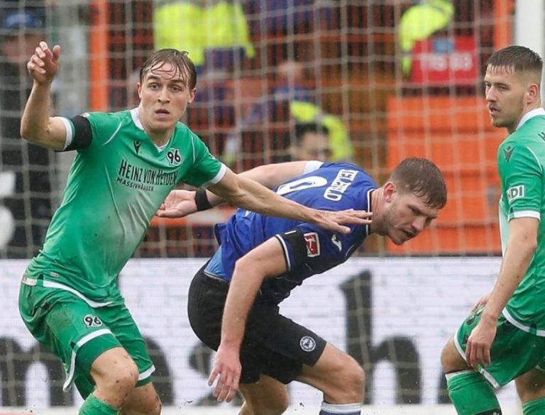 Nuevo caso de cornavirus en el fútbol: Es compañero de Miiko Albornoz