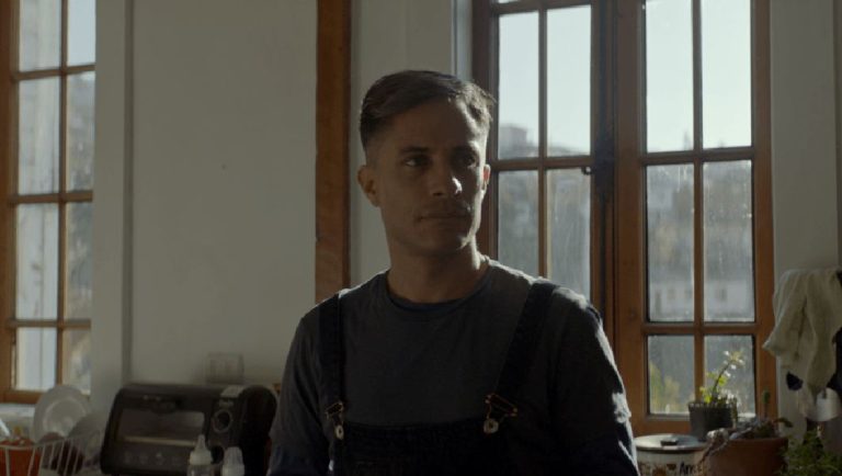 Gael García Bernal no tiene problemas en perrear: 