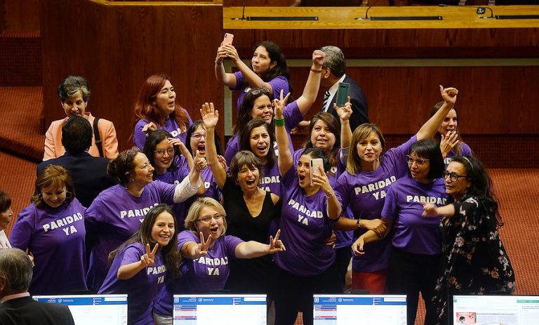El giro institucional de la Cámara de Diputados: Nuevo logo incluye a mujeres parlamentarias