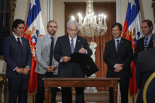 Piñera explica sus dichos sobre manejo de información del gobierno por incendios en el Metro