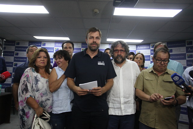 Asociación Chilena de Municipalidades dice que suspender clases 