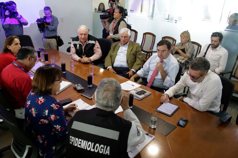 Coronavirus: Municipios impulsan medidas internas tras 201 casos confirmados en Chile