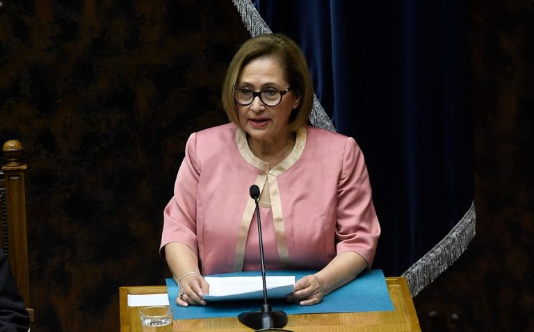 Adriana Muñoz asumió la presidencia del Senado y se mostró dispuesta a evaluar fecha del plebiscito