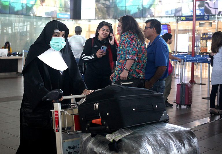 Más de 8.500 muertos en el mundo por coronavirus y nuevos países suman decesos por pandemia