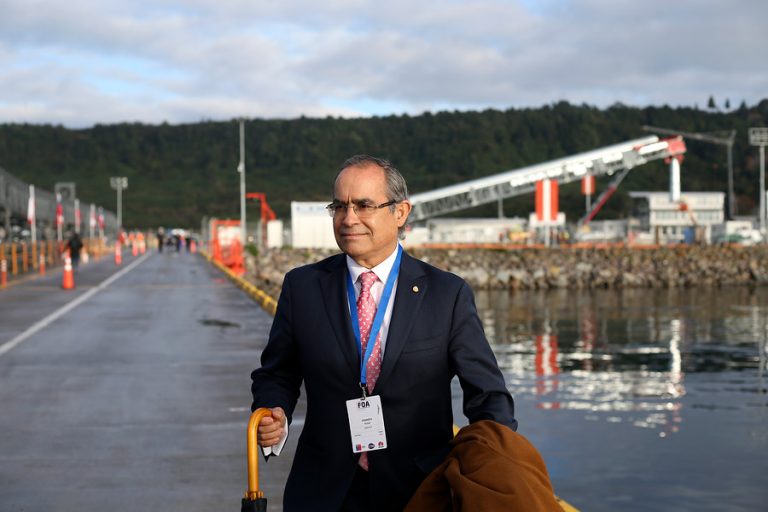 Senador Pugh pide instaurar ciberpatrullajes en redes sociales para detectar fake news sobre el COVID-19