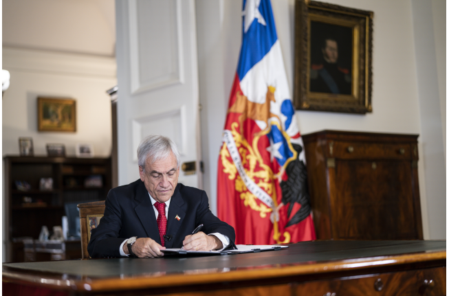 Paridad de género ya es ley tras promulgación de Piñera