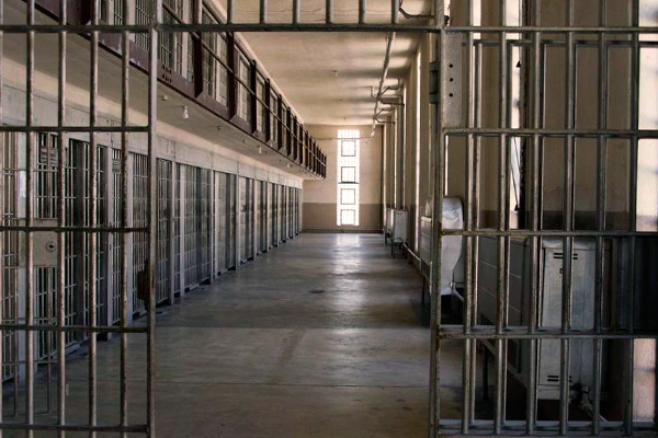 Motín en cárcel de Colombia deja 23 presos muertos