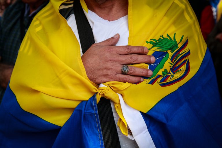 Maduro llama a Trump a “poner fin a las sanciones económicas en medio de una crisis humanitaria”