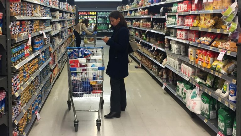 Horarios de apertura y cierre: Así atenderán los supermercados tras nuevos cambios