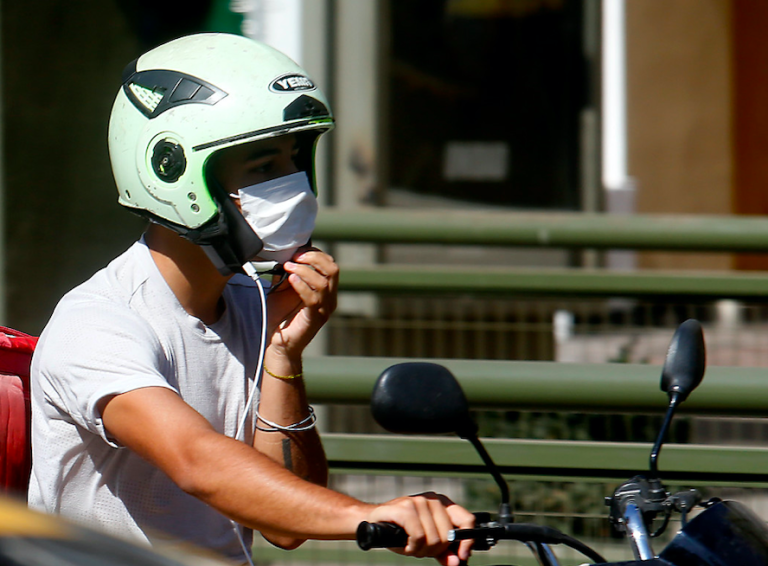 Hasta la puerta de tu casa: 10 emprendimientos que llevan verduras, carne o pan a domicilio